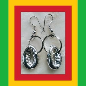 SIMPLE SILVER COWRIE SHELLS